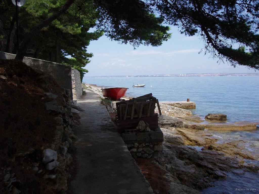 Slika_08.JPG - Najprej je bila betonirana obalna sprehajalno/kolesarska pot.