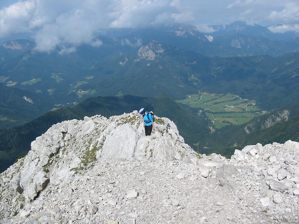 Slika_47.jpg - Bojano čaka še nekaj korakov do vrha V. Babe (2127 m). Tudi ta del je bil kar zahteven, saj je bilo potrebno malce premagovanja skal, brez zaščite.