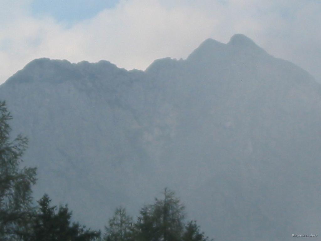 Slika_75.jpg - To je pa slikano z obale Planšarskega jezera.