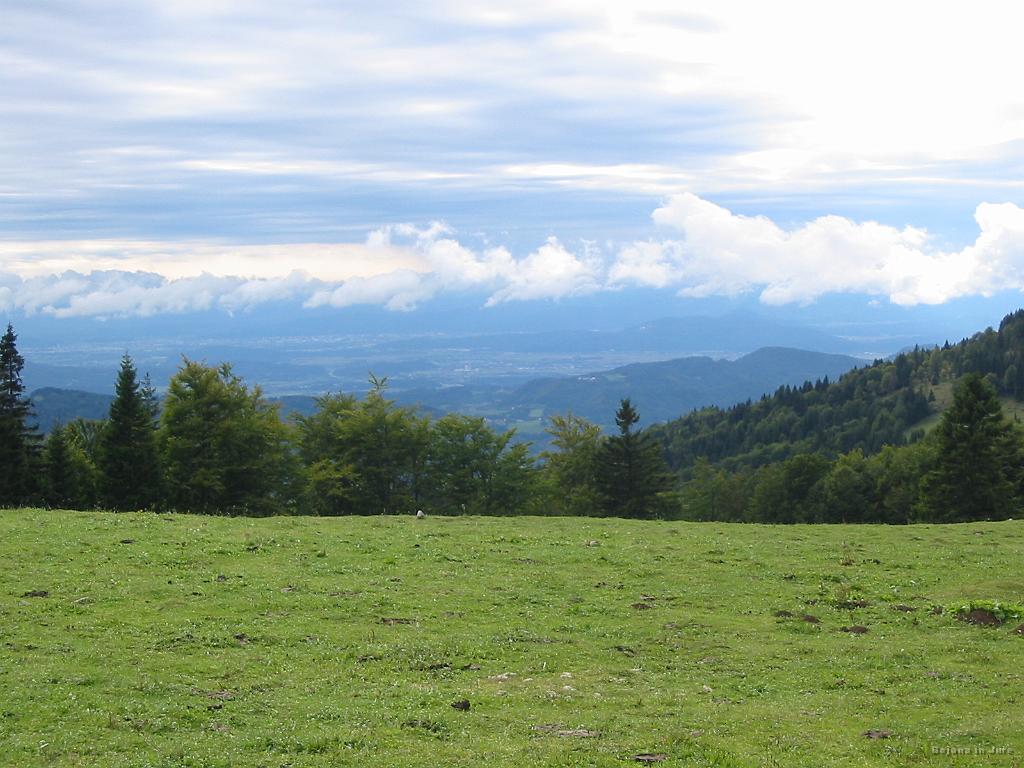 Slika_09.jpg - Pogled proti prestolnici. O razjasnitvah ne duha ne sluha.