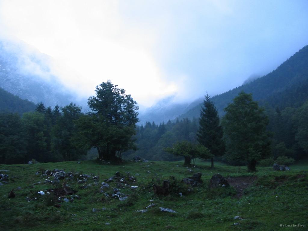 Slika_03.jpg - Jutranji pogled, ki ni ravno obetal, saj vremenarji niso napovedovali kakšne jasnine, čeprav tudi padavin ne.