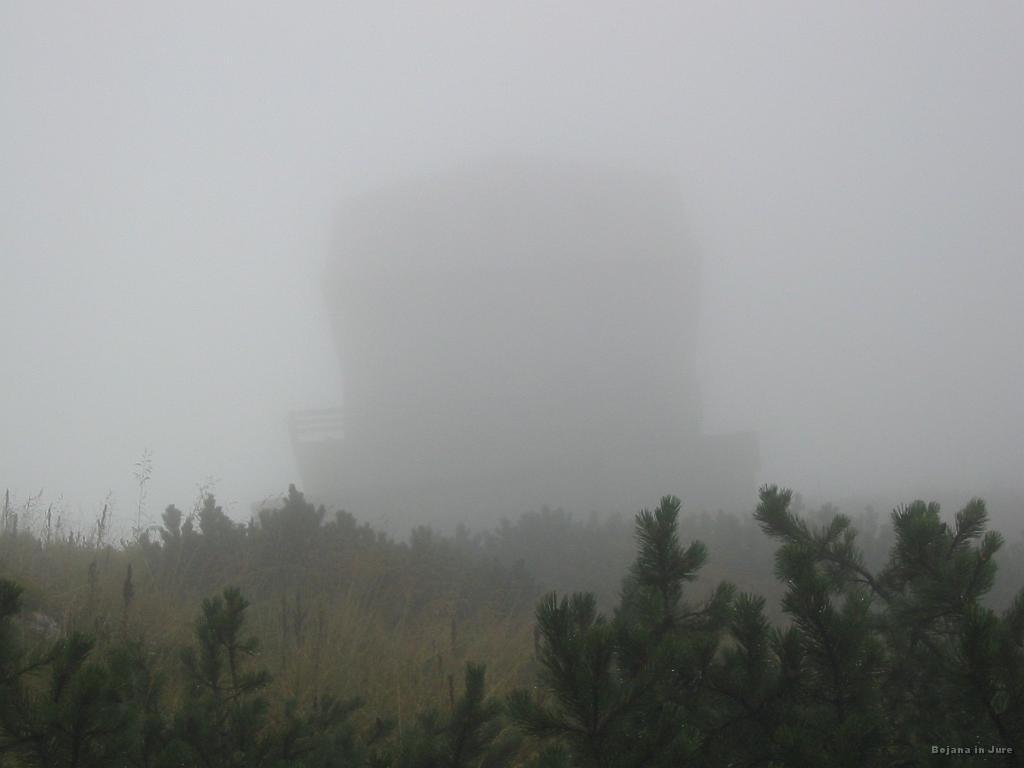 Slika_17.jpg - "Fantomska" Cojzova koča na Kokrskem sedlu (1793 m).
