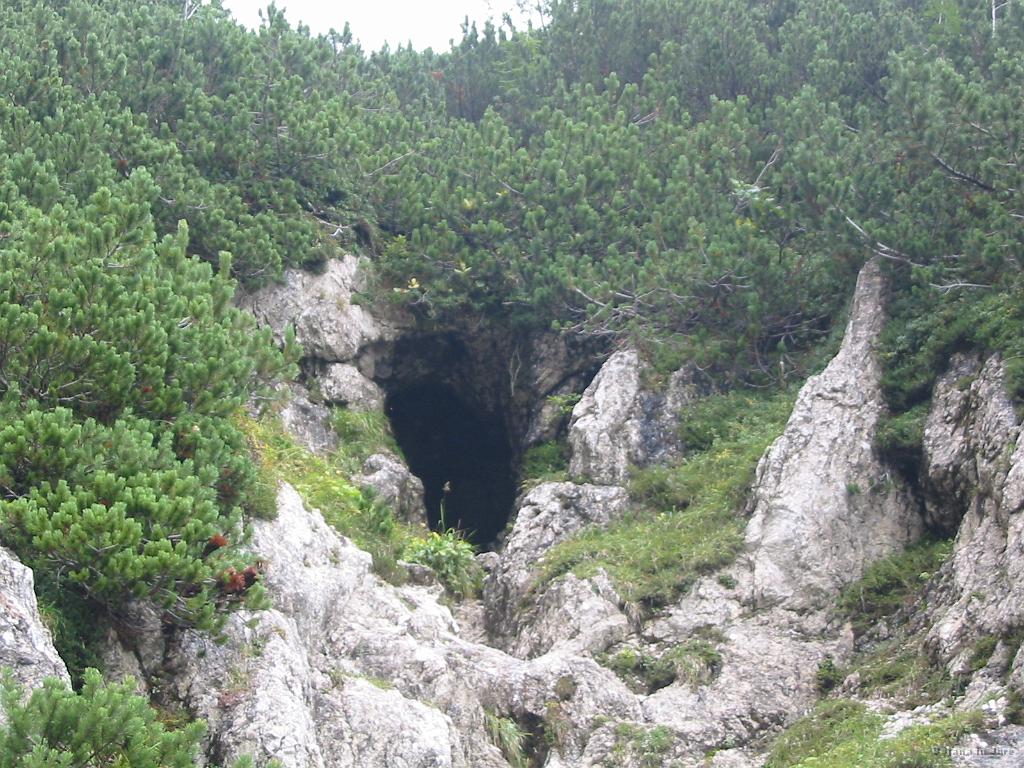 Slika_53.jpg - Luknja, morda navdih za jamarje.
