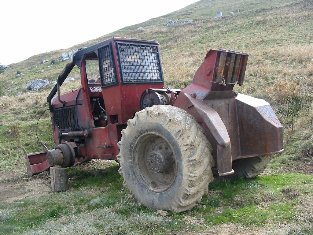 Slika_12.jpg - Delovni stroj na servisu.