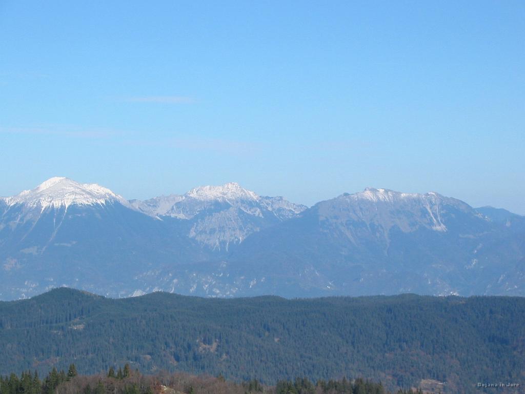 Slika_21.jpg - Levo Stol, vmes ne vem in desno Begunjščica.