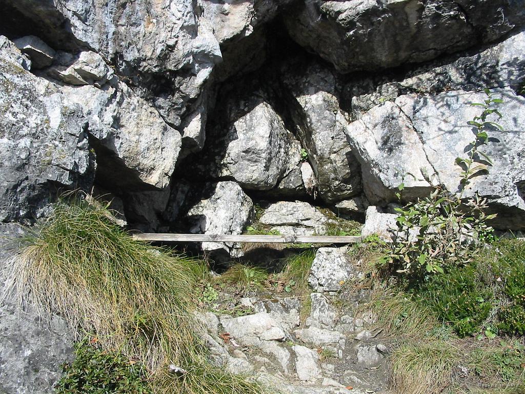 Slika_39.jpg - Še ena klopca. Očitno bo res treba izdati knjigo: "Klopce s poti po naših hribih in gorah".