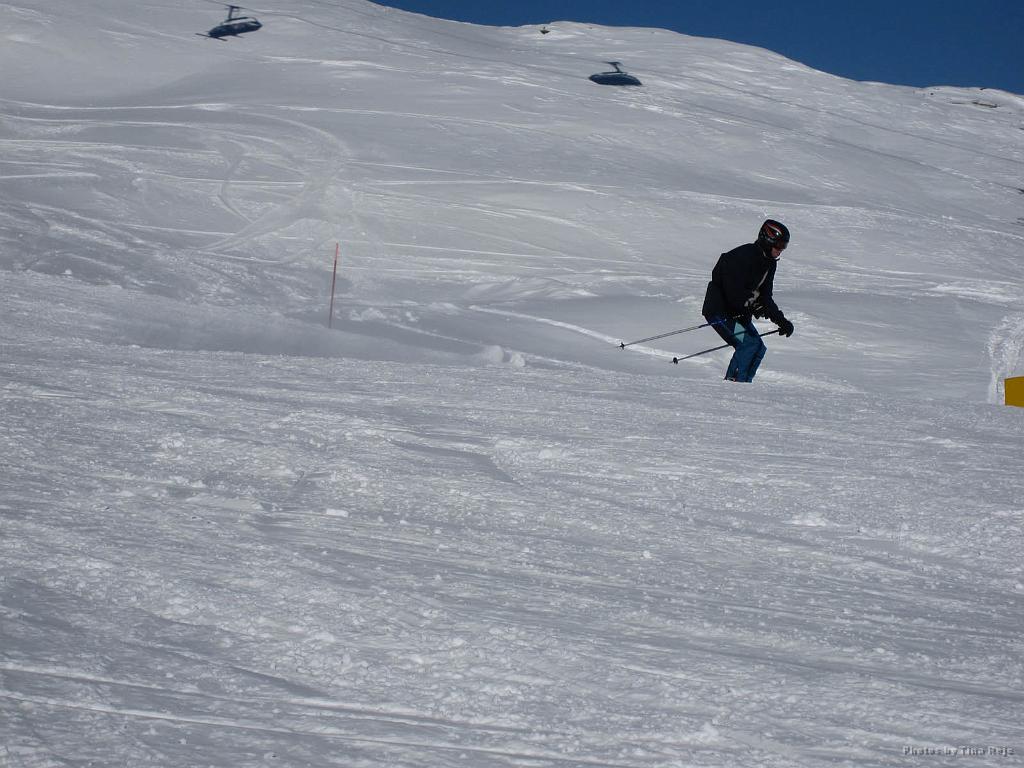 Slika_122.jpg - Juretov zavoj (film na Bojanin zavoj ( http://robo.fe.uni-lj.si/~rejcj/Internet_stran/Bojana_in_Jure/2009/43_Smucanje_Dolomiti_16-20_12_2009/Filmi/Smucanje_Jure.MOV ).