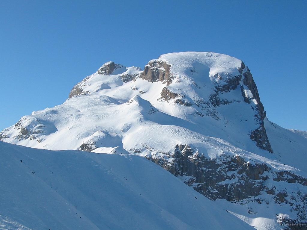Slika_25.jpg - Ta kucl ima že kar okrog 3000 m, čeprav brez smučišč.