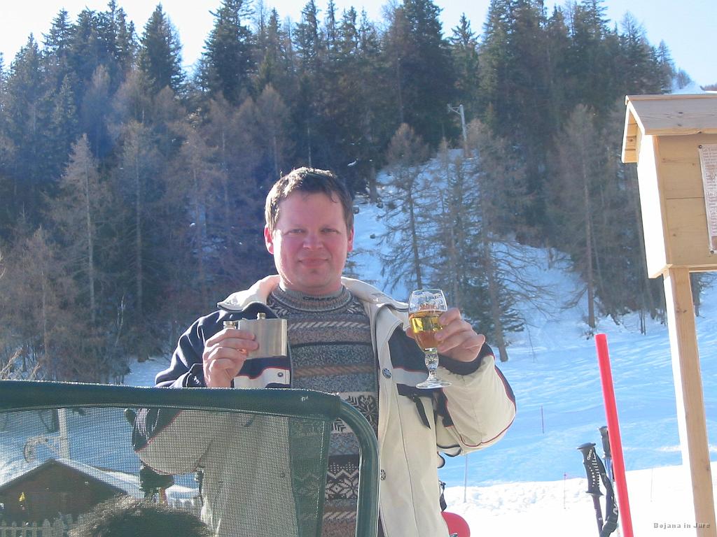 Slika_27.jpg - Diretore :) alias Matej Božič. Pivo je kupu, prisrčnica pa je moja. Šnopc je pršu kar prav.