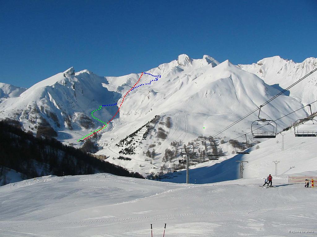 Slika_31.jpg - TOLE! Rdeča je gondola, modra je freeride po celcu, zelena pa povratek po urejeni progi.