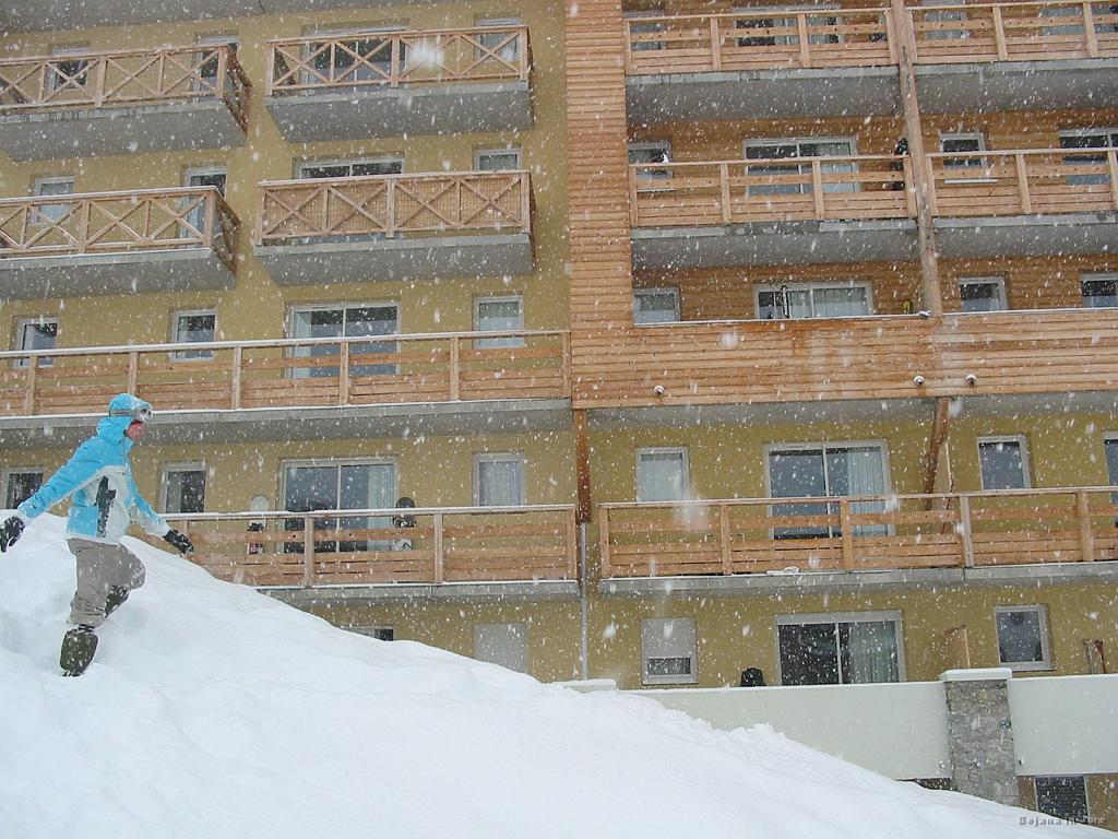 Slika_57.jpg - Naši apartmaji. Da ne pozabiva. Znotraj: bazen, turška in finska savna, pa čeprav malce po francosko.