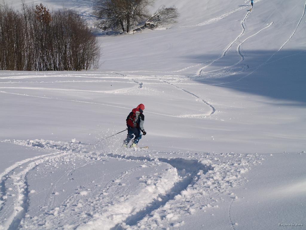 Slika_44.jpg - Slika by Miha Vrhovec. Še sam se spustim povsem v dolino.
