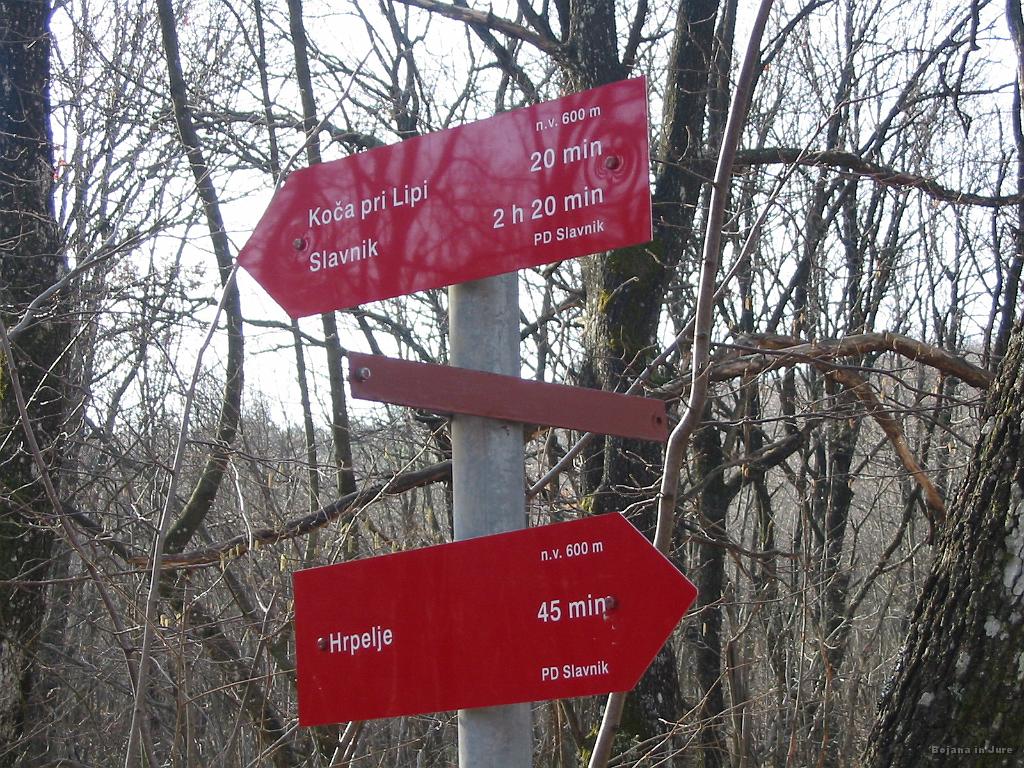 Slike_09.jpg - Tabla, ki manjka, označuje pot na Hrpeljski vrh.
