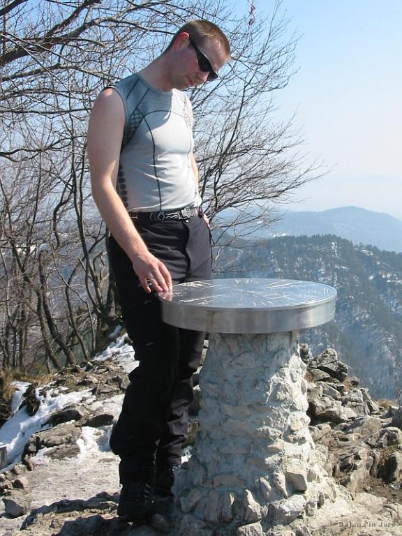 Slike_12.jpg - Ja, malce sem se pa poredil čez zimo. Čeprav Bojana trdi drugače, pa petkova vaga na Zavodu za transfuzijsko medicino, kjer smo odlivali kri, pravi 73,6 kg. Sicer v čevljih, kavbojkah,...