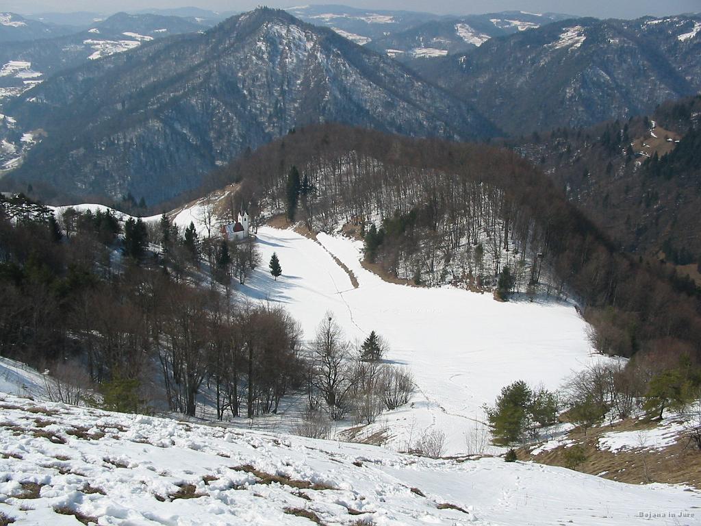 Slike_17.jpg - Škoda, ker sem ta klanček šele sedaj spoznal kot potencialno smučarsko področje. Ni veliko, za prešvicat pa.
