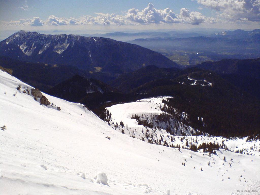 Slike_17.jpg - Na najinem "obračališču" na višini 1835 m. Pogled proti dolini.