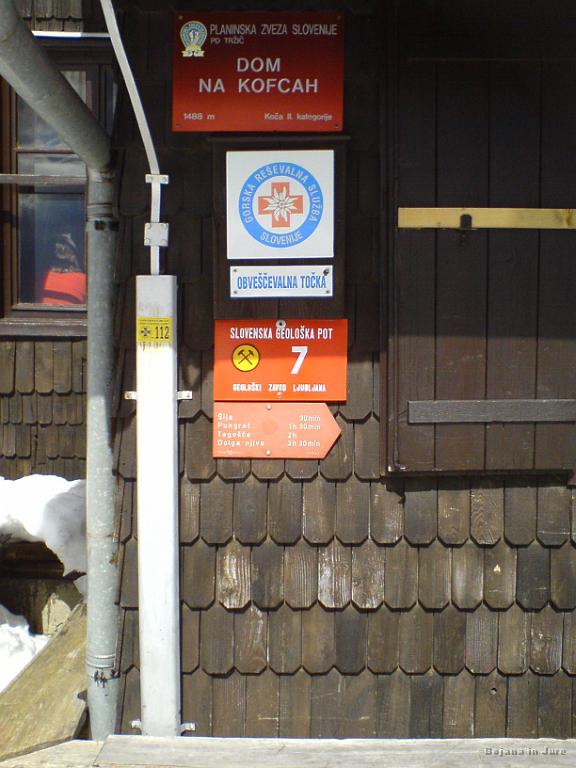 Slike_29.jpg - Med čakanjem na peš Bojano sem malce slikal in skoraj popil celo pivce.