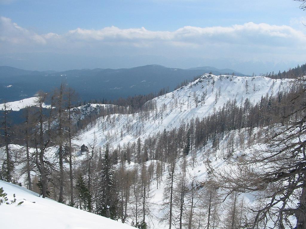 Slike_59.jpg - Že vidna koča, čeprav  je bilo še kar nekaj težkih zavojev in težkih Bojaninih korakov.