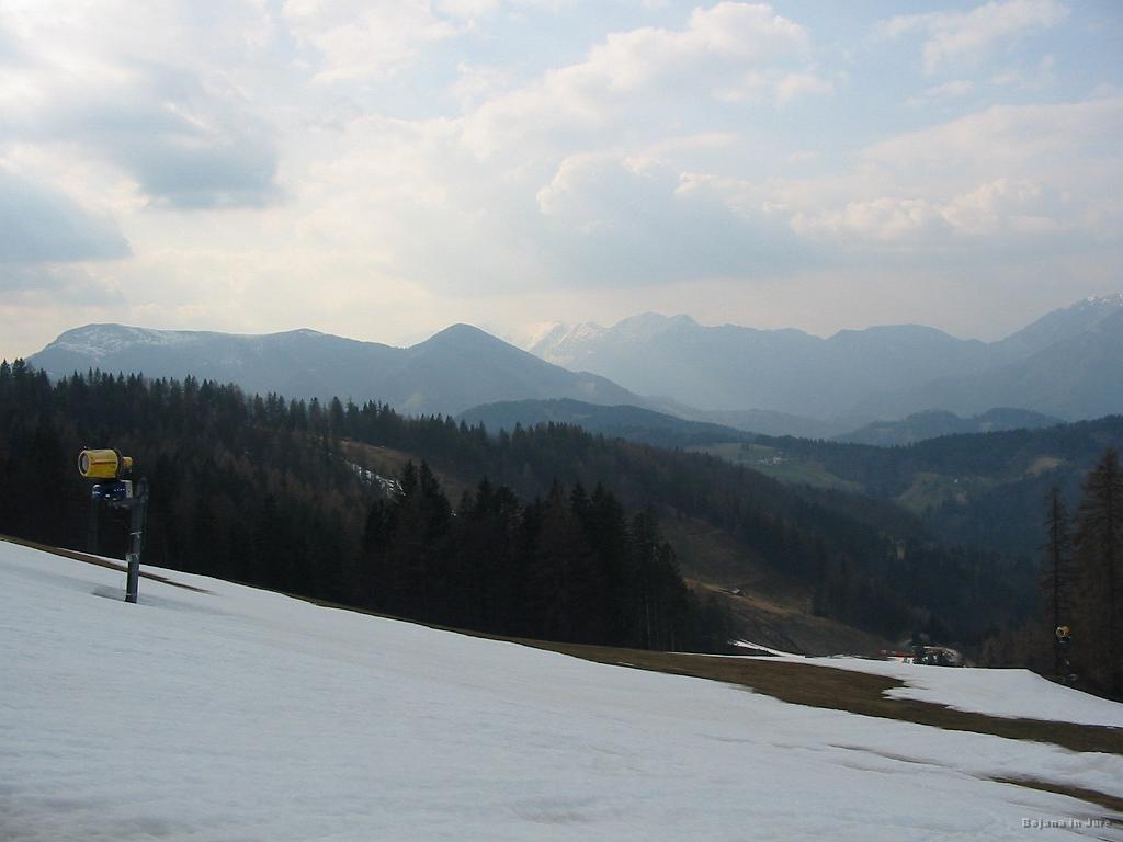 Slika_06.jpg - Skrajno levo Porezen, na žalost ne več smučljiv.