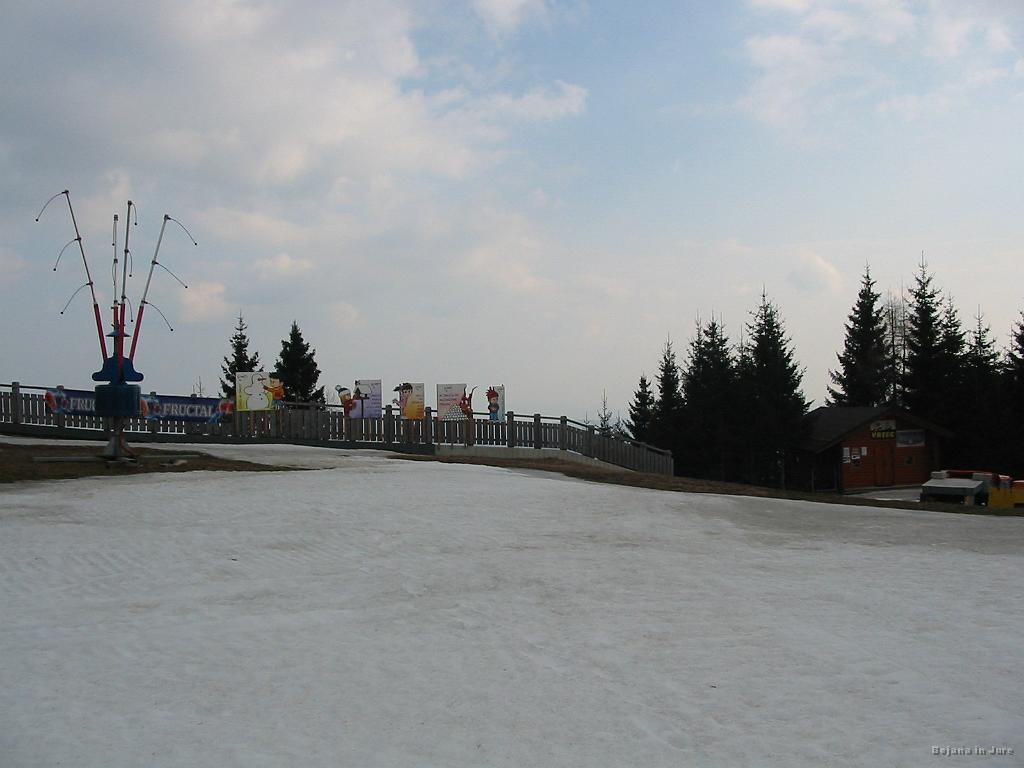 Slika_12.jpg - No, za malčke je pa še dosti snega, kaka lopata ali šlauf, pa je.