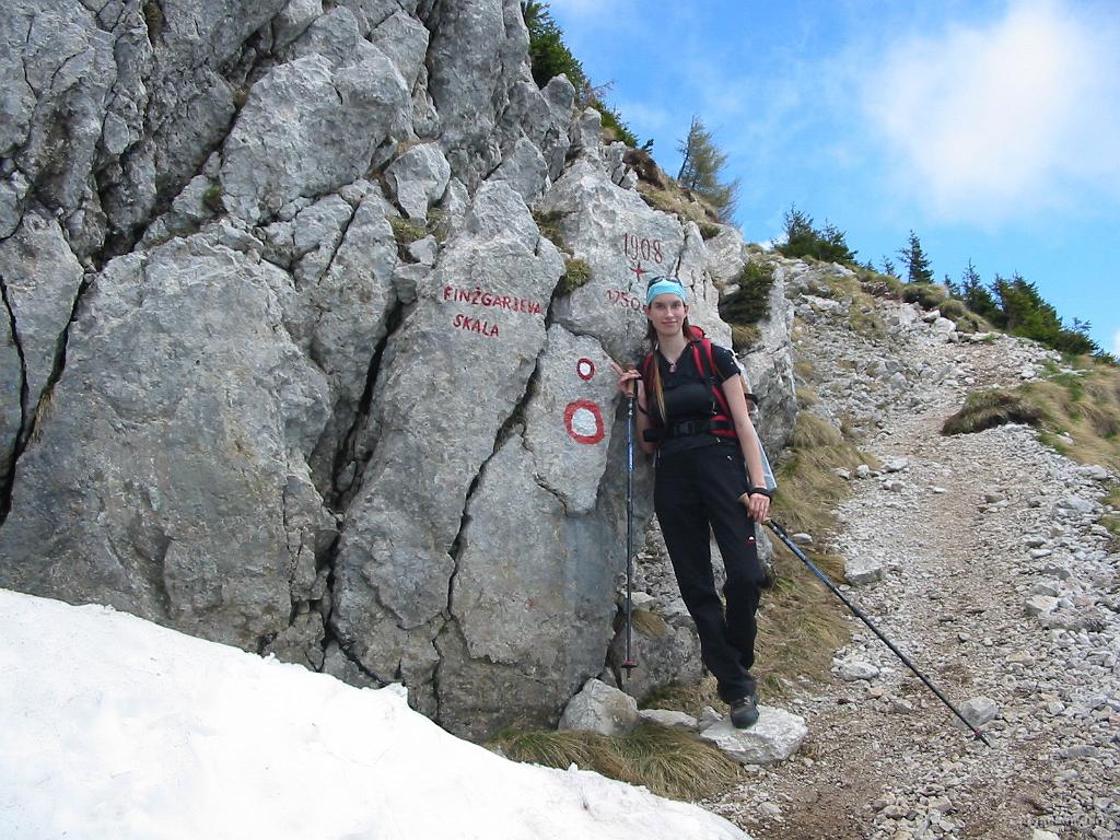 Slika_41.jpg - Finžgarjeva skala na 1750 m. Na netu nisem dobil opisa, zakaj Finžgarjeva, doma ga pa tudi ni bilo, da bi ga vprašal. ;)
