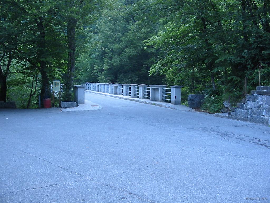 Slika_02.jpg - Pri 13 st. C na parkirišču ob Divjem jezeru.
