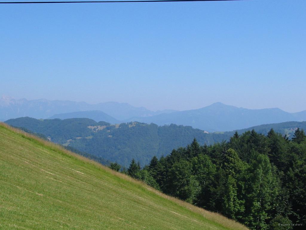 Slika_40.jpg - Pogled na Porezen in skrajno levo tudi Triglav.