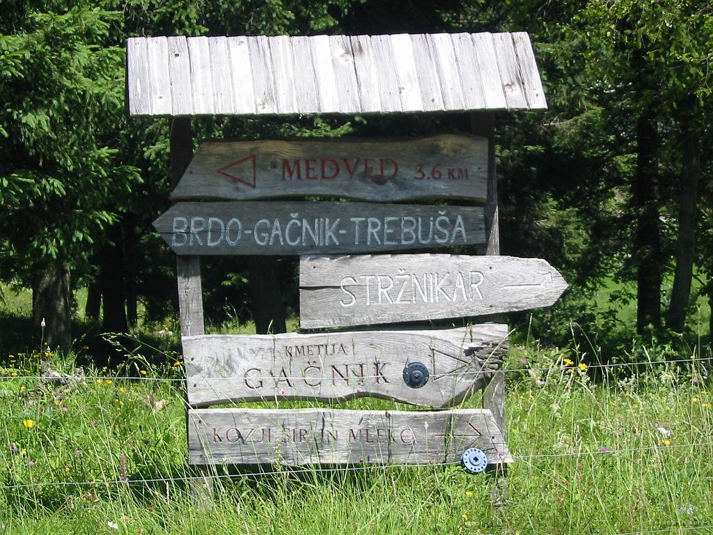 Slika_47.jpg - Tukaj bi morala desno...v smeri kmetije Gačnik.