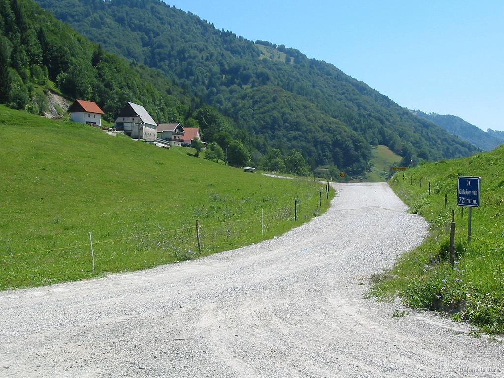 Slika_52.jpg - Prelaz med Trebušo in Sp. Idrijo - Oblakov vrh na uradni višini 721 m.