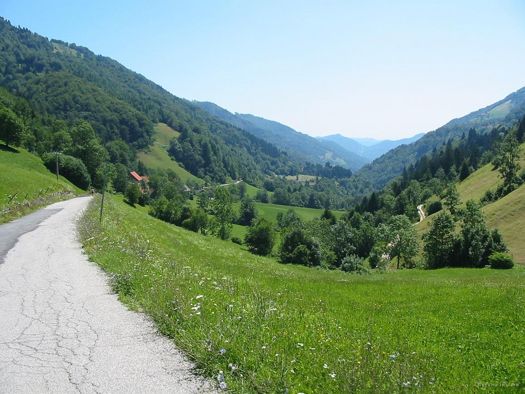 Slika_56.jpg - Spust po dolini Kanomlje do Sp. Idrije in na izhodišče.