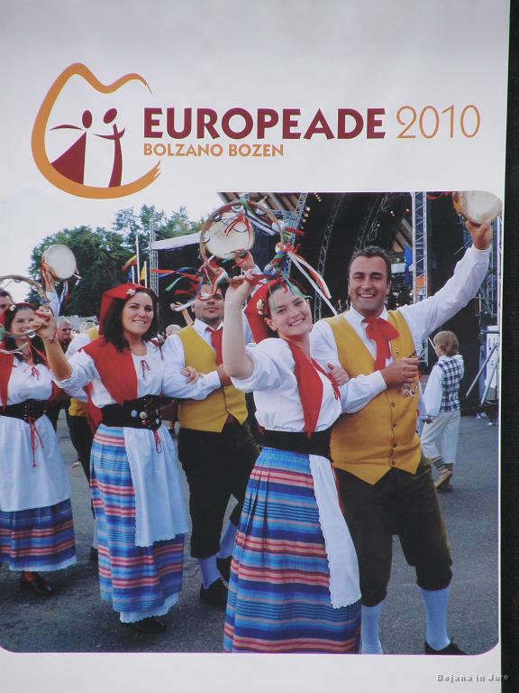 Slika_052.jpg - Uleteli smo ravno na festival folklornih skupin iz cele Evrope. No, nas ni bilo.