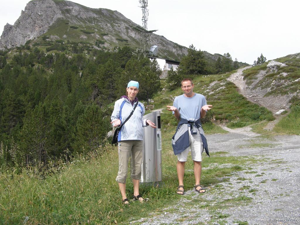 Slika_075.jpg - Prelaz Ofenpass (2149 m) v Švici. Kje so smeti? No, lih tako čisto ni, vendar pri nas je na parkiriščih večja svinjarija.