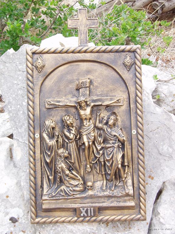 P8140096.jpg - Križev pot - postaja 12: Jezus umre na križu.