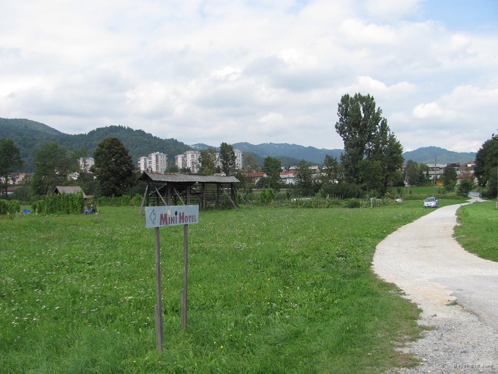 Slika_38.jpg - Občutek me je povsem nevede pripeljal ravno nazaj do mostička.