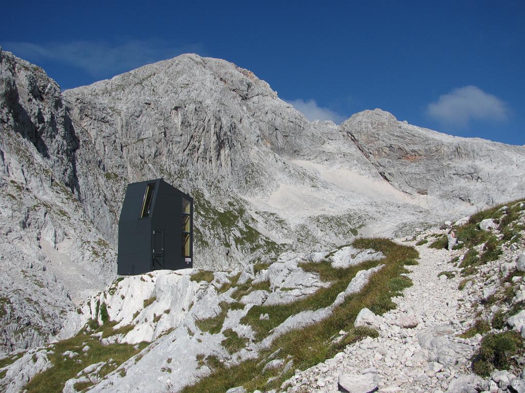 Slika_27.jpg - Skoraj nov in izredno lep ter funkcionalen bivak pod Grintavcem na višini 2100 m.