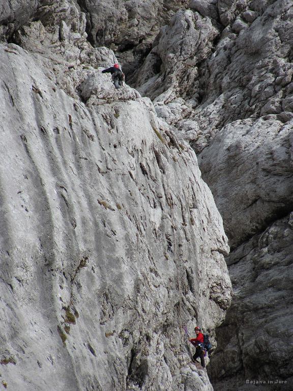 Slika_36.jpg - Alpinista nadelujeta svojo smer - imena vrha nisem dobil.