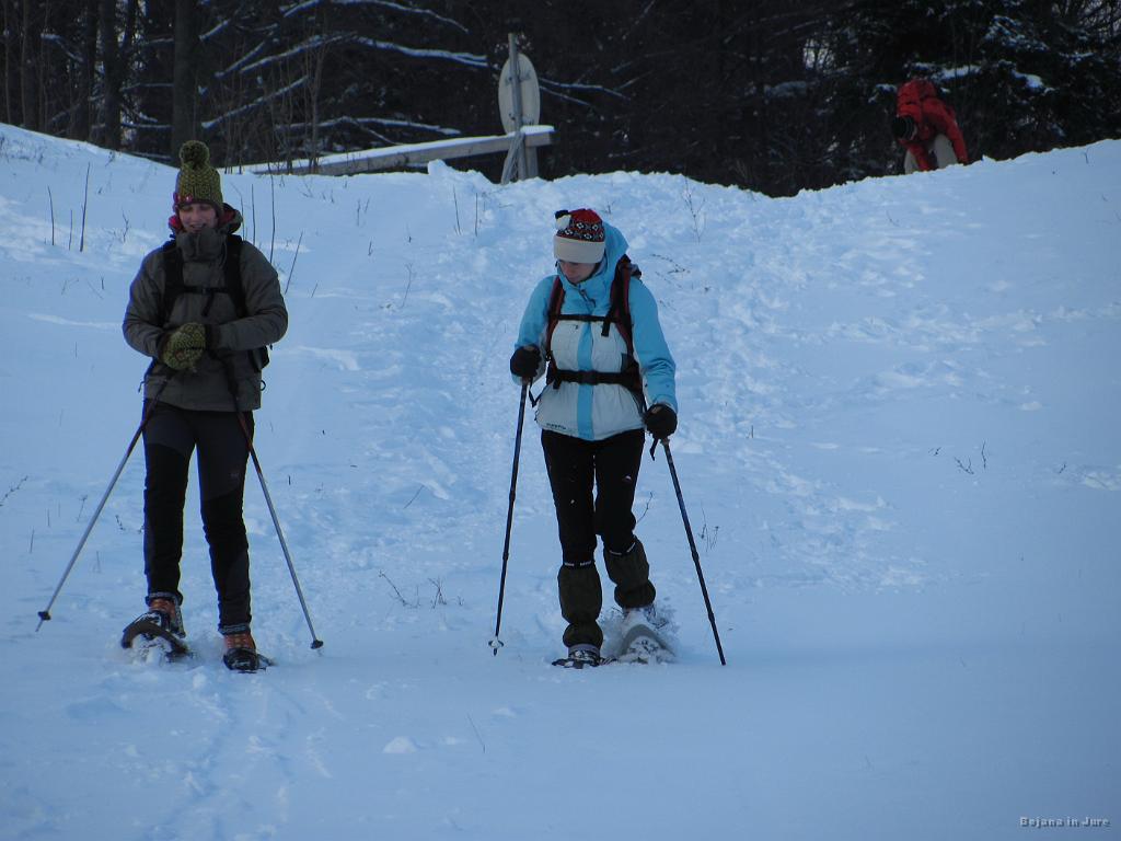 Slika_05.jpg - Jerca in Bojana na začetku hoje.
