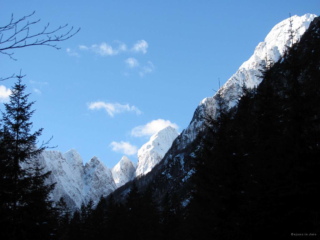 Slika_08.jpg - Oblaček na Jalovcu (2645 m).