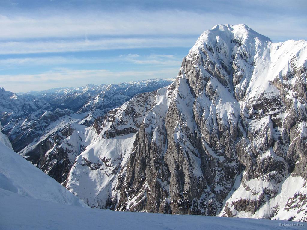 Slika_36.jpg - Pa še malce na "primorsko"... V. Mangart (2679 m).