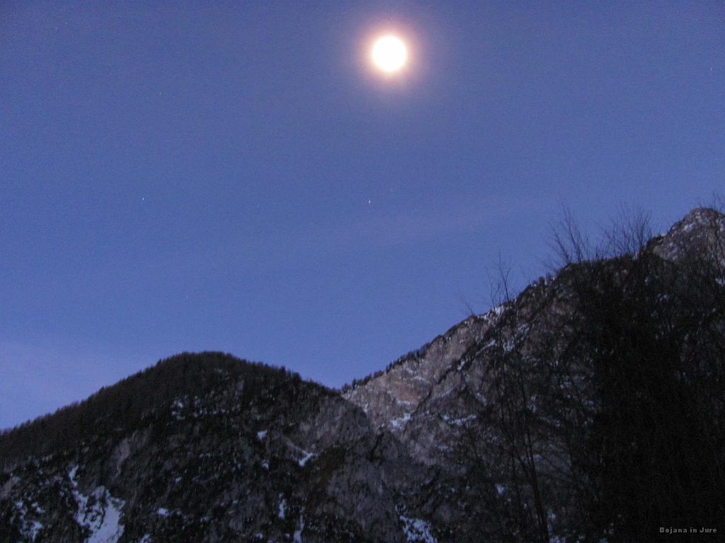 Slika_42.jpg - Zaključna slika izpred avta.