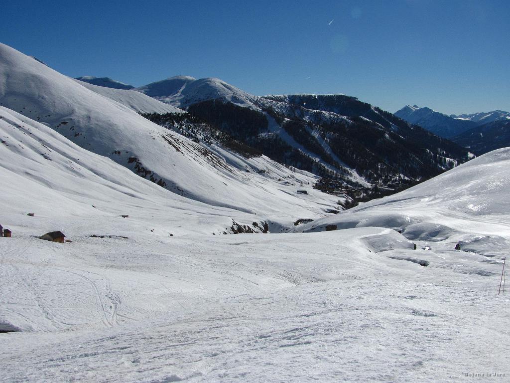Slika_064.jpg - Pogled nazaj po dolini. Vidijo se talerčki in del proge do našega običajnega štarta.