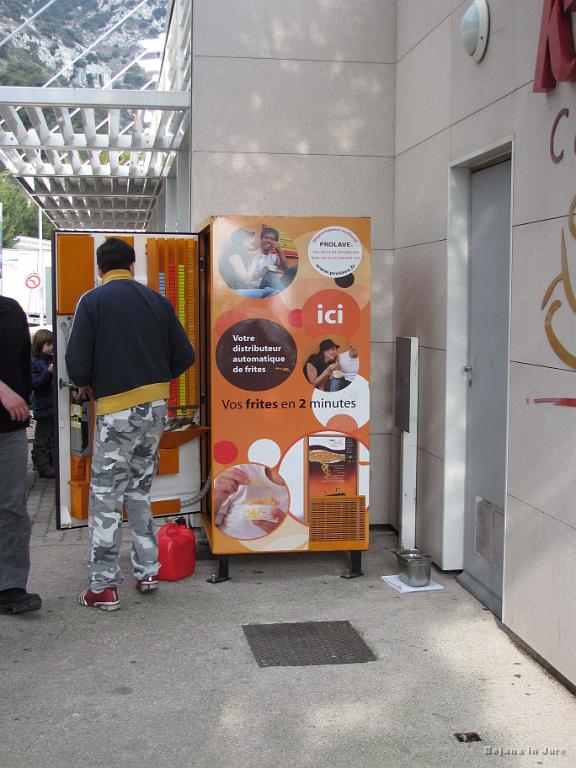 Slika_156.jpg - To je pa višek fast food mentalitete. Avtomat za pomfri!