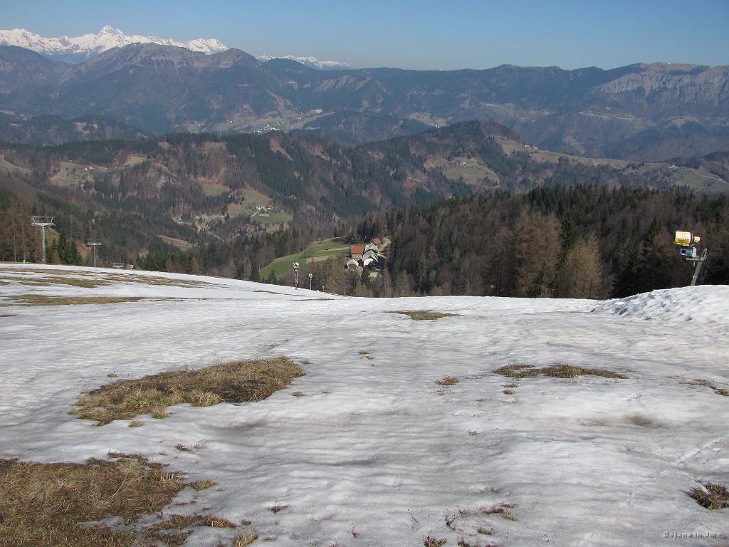 Slika_13.JPG - Tudi tu se ne hvali količina snega. Proti lanskemu zaključku 17.4.2010 ga je letos veliko manj!