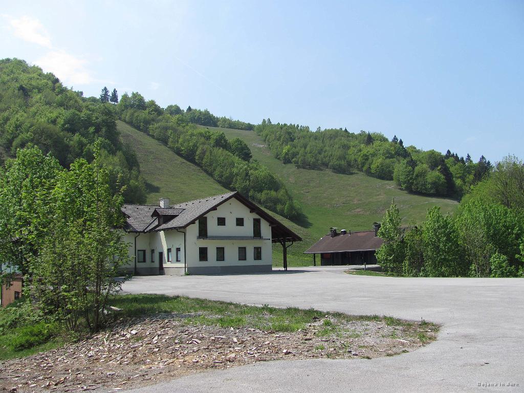 Slika_02.jpg - Bivše smučišče Ulovka, ki ga pozimi pridno rabimo za kakšen turni razteg.
