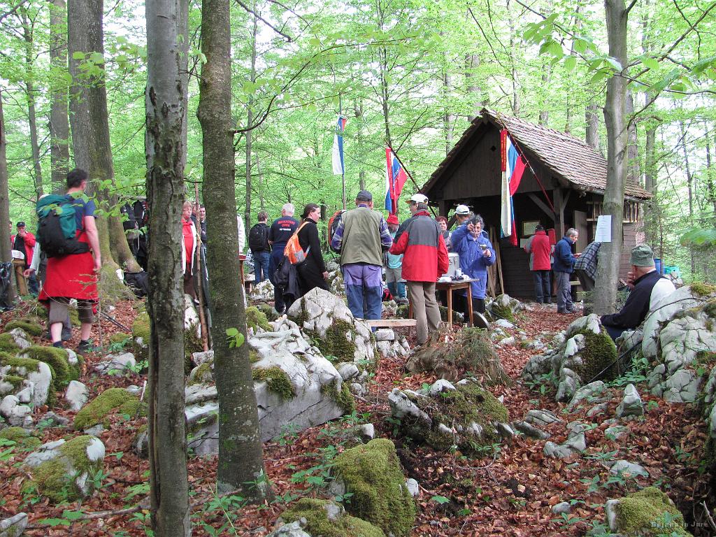 Slika_18.jpg - Druga "oporna točka". Partizanska kurirska postojanka TV-17 iz 2. sv. vojne.