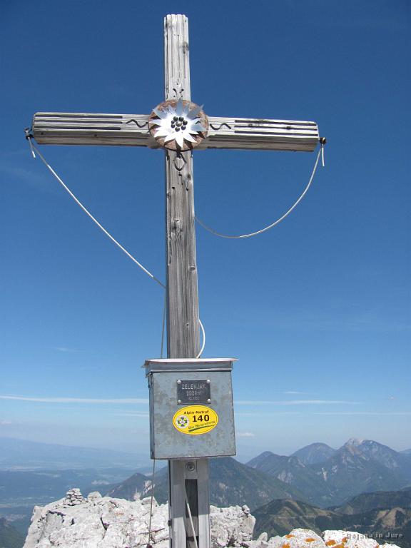Slika_73.jpg - Lepši križ kot na Palcu. Kdo pa meri te kucle, ker ta je kao 2024 m tu pa piše 2028 m.