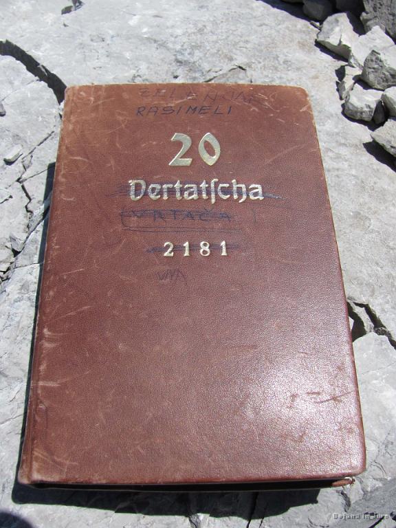 Slika_78.jpg - Vpisna knjiga na drugem vrhu.