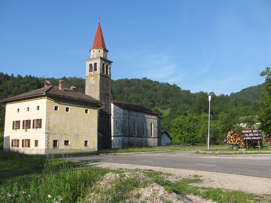 Slika_02.JPG - Cerkev v središču Breginja.