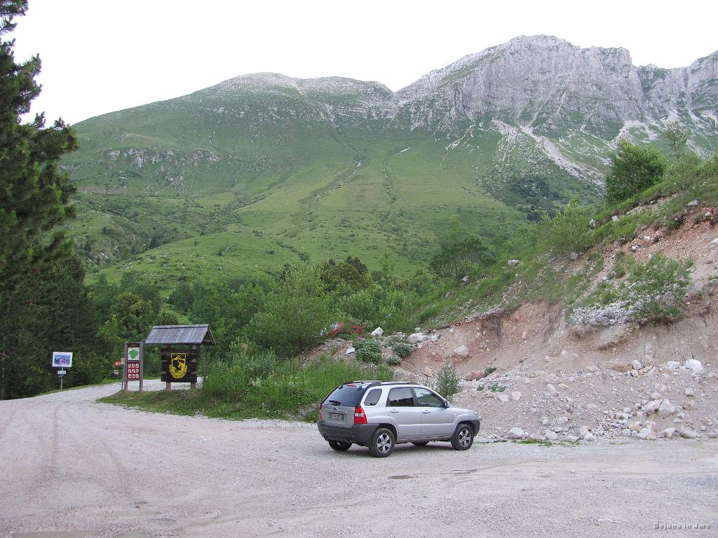 Slika_02.jpg - Zgodnja sva, saj je bilo parkirišče takorekoč prazno (1020 m).