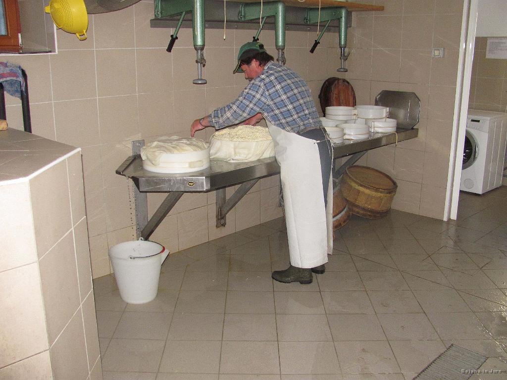 Slika_27.jpg - Drejc pri tlačenju kolutov.